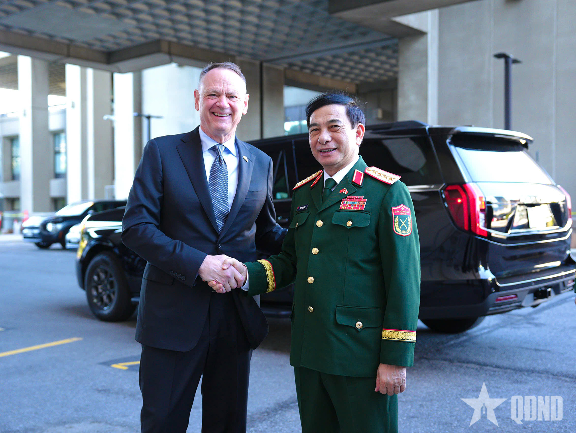 Đại tướng Phan Văn Giang hội đàm với Bộ trưởng Bộ Quốc phòng Canada
